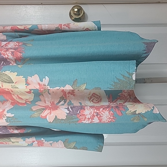 Philosophy Floral Blouse - Picture 3 of 10